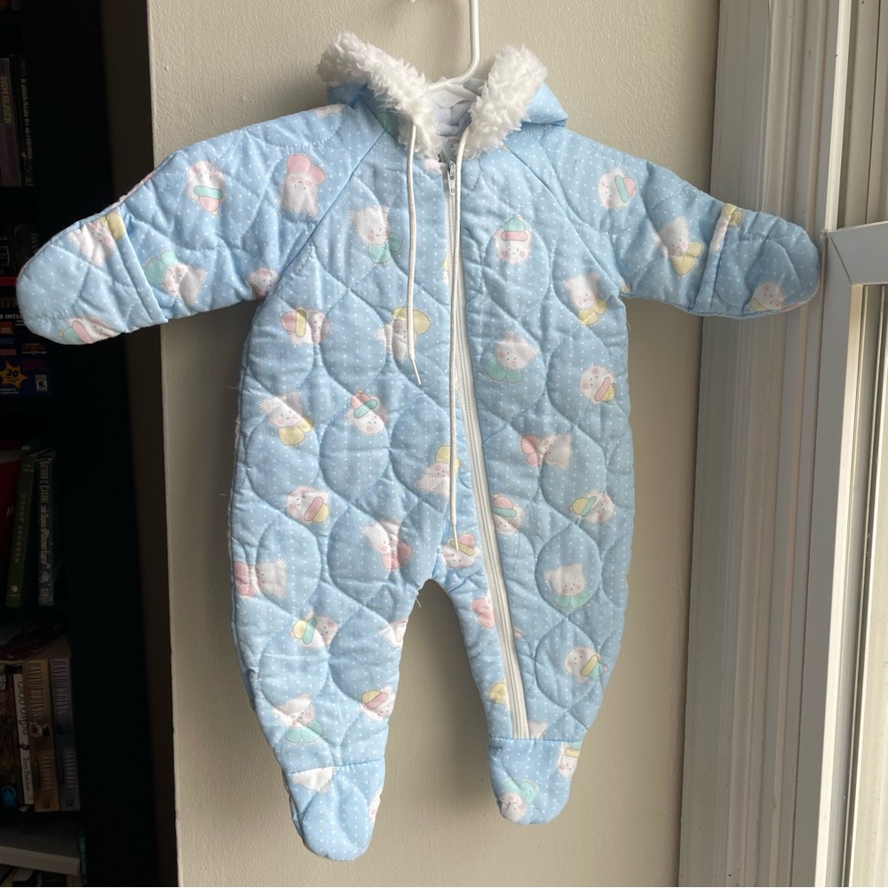 VINTAGE CUDDLE TIME BLUE TEDDY BEAR GRAPHIC PRINT SNOWSUIT SIZE 0/3 MONTHS